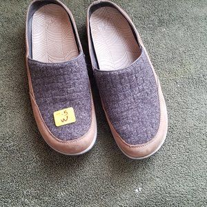 Chaco Womens S 7.5 Wool Clog EUC